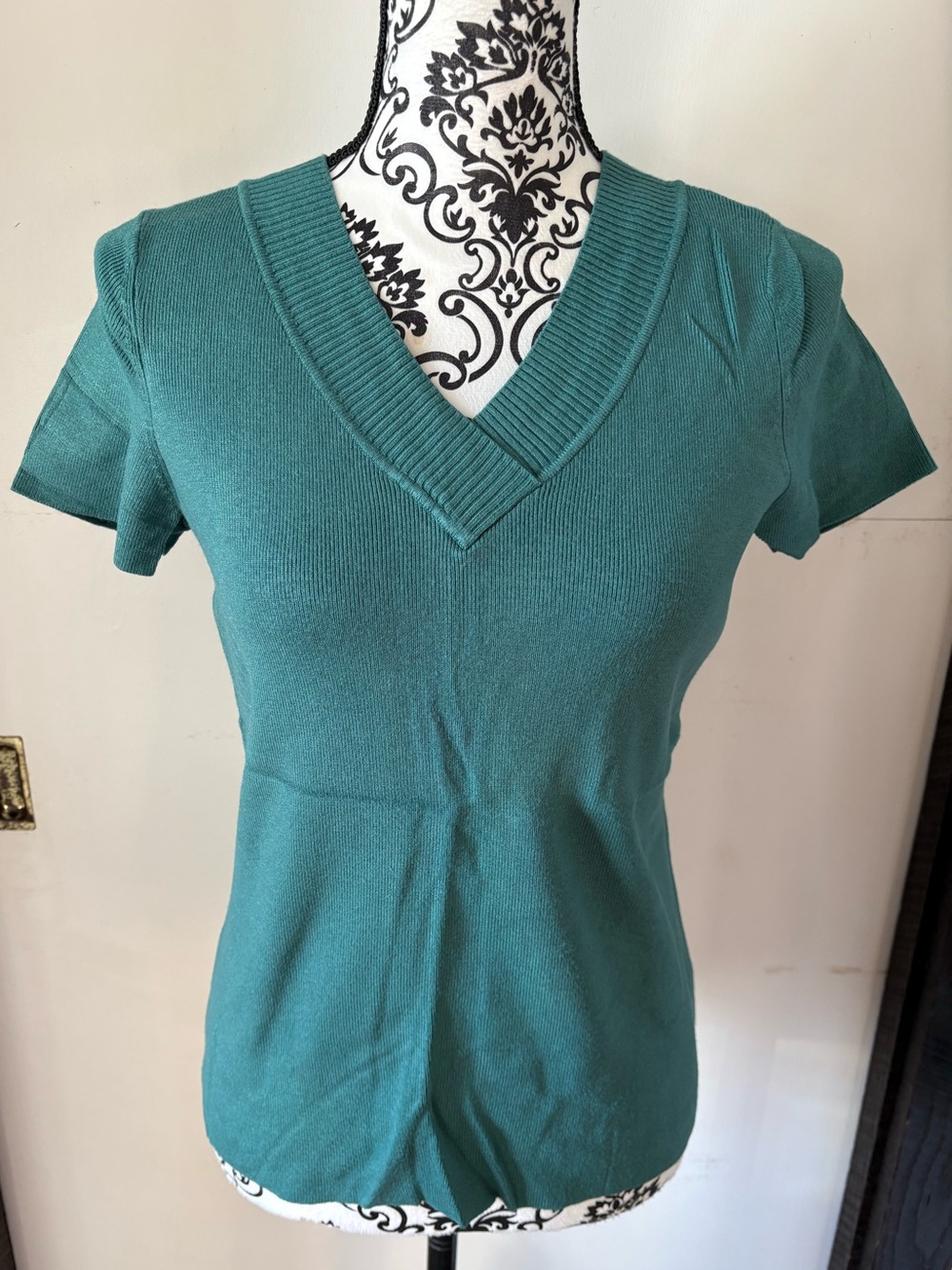 Liz Claiborne Teal V-Neck Short Sleeve Knit Top With Ribbed V-Neck Size Medium